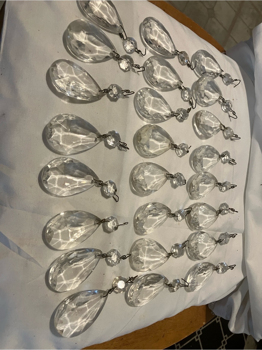 Beautiful set of 24. 2” vintage glass crystals all great condition , have - Picture 2 of 8